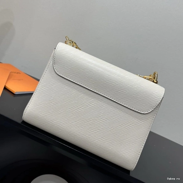 LOUIS TWIST MM VUITTON 0822